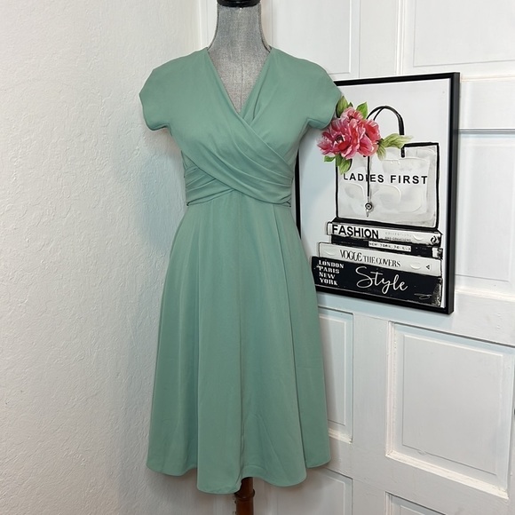 Gal Meets Glam Seraphina Mint Green Midi Dress Size 2P - Picture 2 of 8